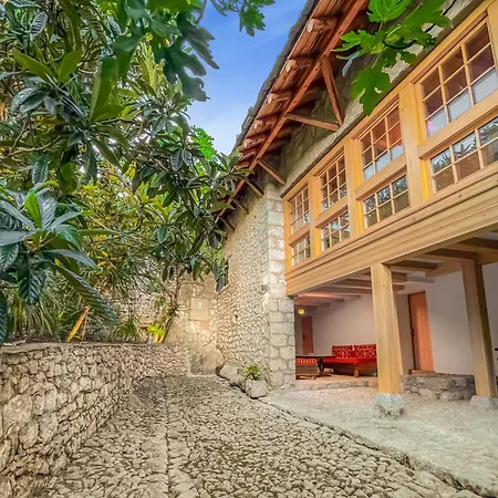 Historic With Pool And Incredible Views On The River And Landmarks *