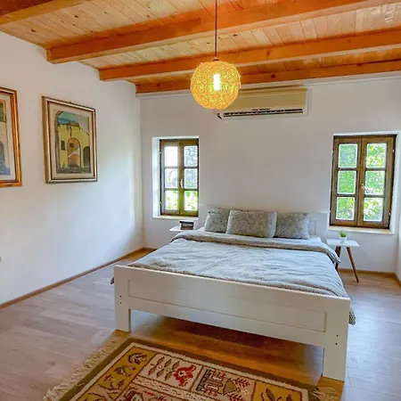 Historic With Pool And Incredible Views On The River And Landmarks Villa