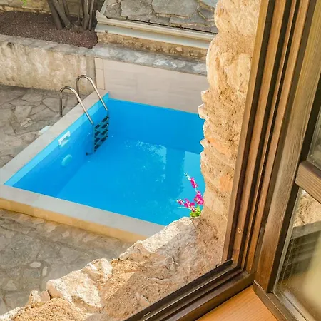 Historic With Pool And Incredible Views On The River And Landmarks *