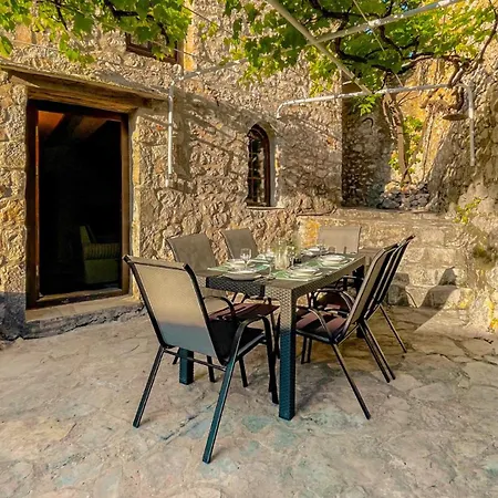 Historic With Pool And Incredible Views On The River And Landmarks