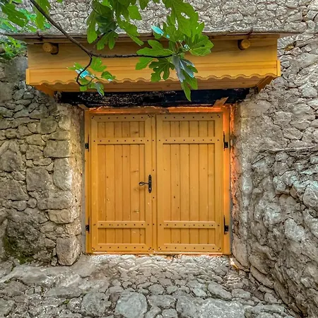 Historic With Pool And Incredible Views On The River And Landmarks Villa