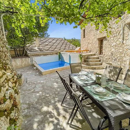 Villa Historic With Pool And Incredible Views On The River And Landmarks