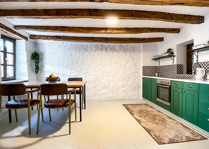 Historic With Pool And Incredible Views On The River And Landmarks Villa *