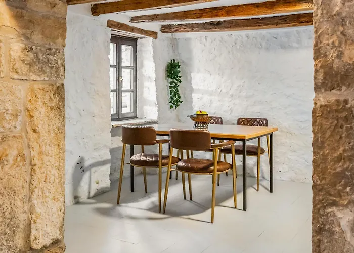 Villa Historic With Pool And Incredible Views On The River And Landmarks *