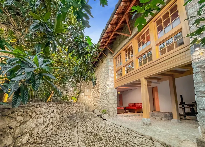 Historic With Pool And Incredible Views On The River And Landmarks *