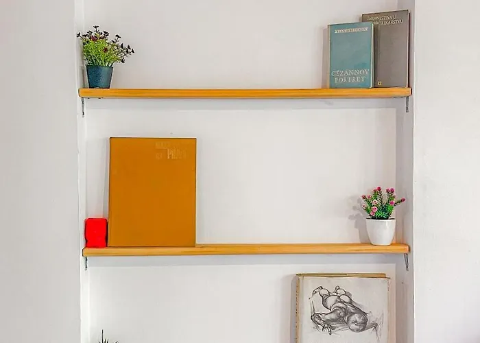 Historic With Pool And Incredible Views On The River And Landmarks