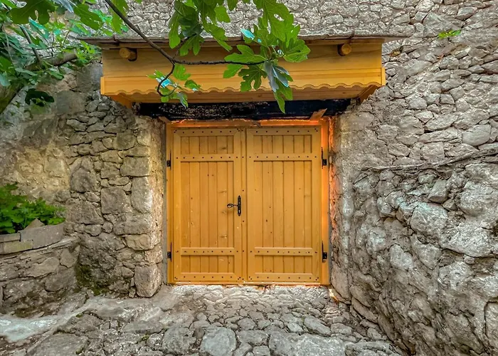 Historic With Pool And Incredible Views On The River And Landmarks Villa