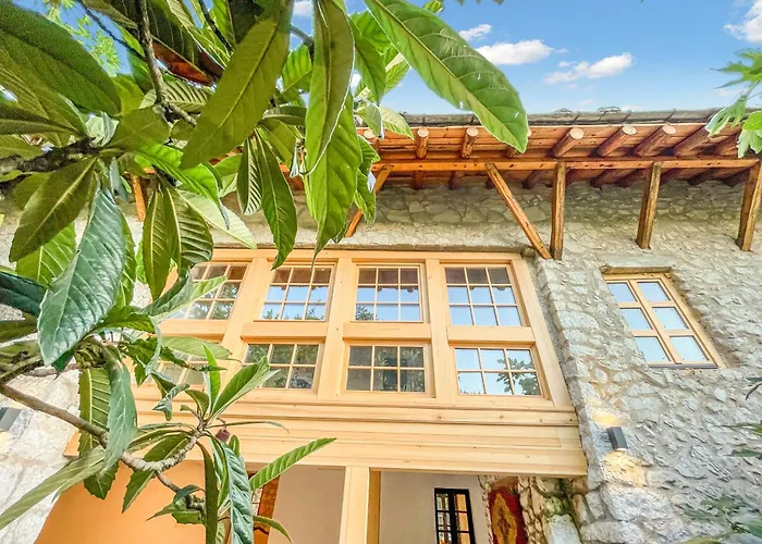 Villa Historic With Pool And Incredible Views On The River And Landmarks *