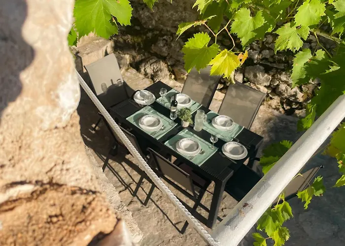 Villa Historic With Pool And Incredible Views On The River And Landmarks *